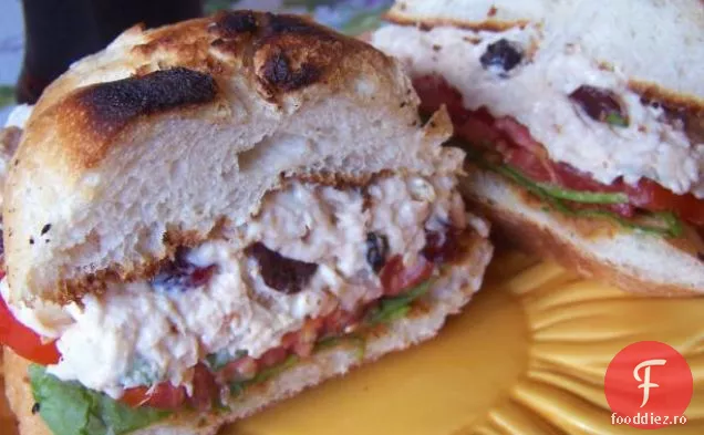 Sandwich Cu Ton Cu Ardei De Lămâie