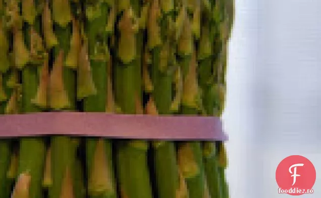 Salată De Sparanghel Naptime Cu Brânză De Capră Și Vinetă De Citrice