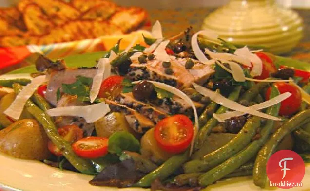 Salată de ton Nicoise cu parmezan