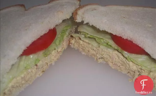 Sandwich Cu Salată De Ton Homestyle