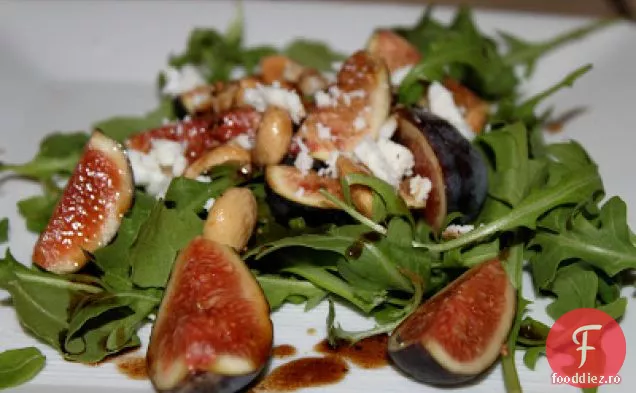Salată De Rucola Cu Smochine, Feta Și Migdale Marcona