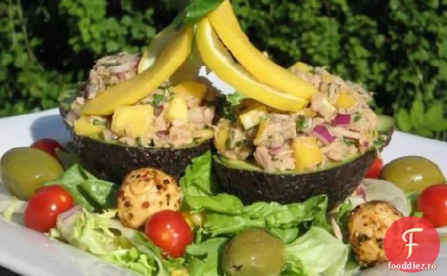 Avocado umplut cu ton și Mango
