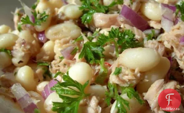 Salată de ton și fasole