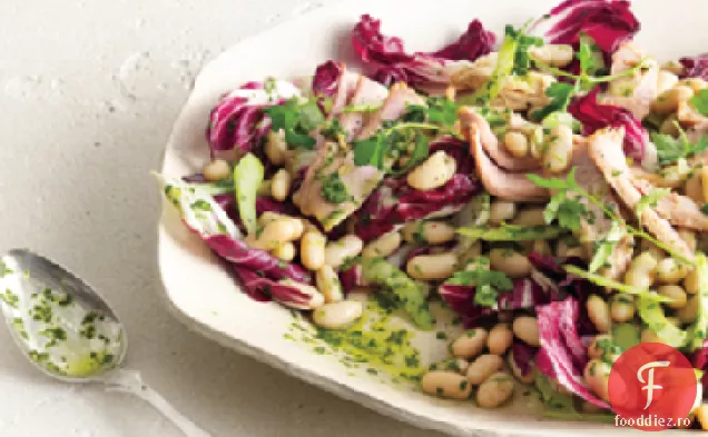 Salată de fasole albă și ton cu Radicchio