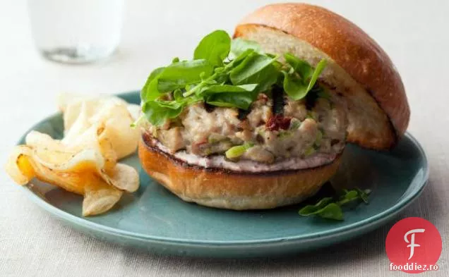 Burgeri de ton cu Tapenade Aioli