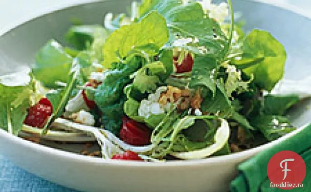 Salată de rucola, Frisee și frunze roșii cu căpșuni