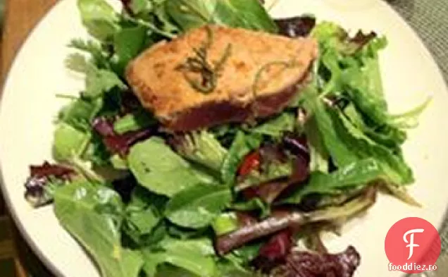 Ton ahi ars cu Năsturel, Chile și salată de ghimbir