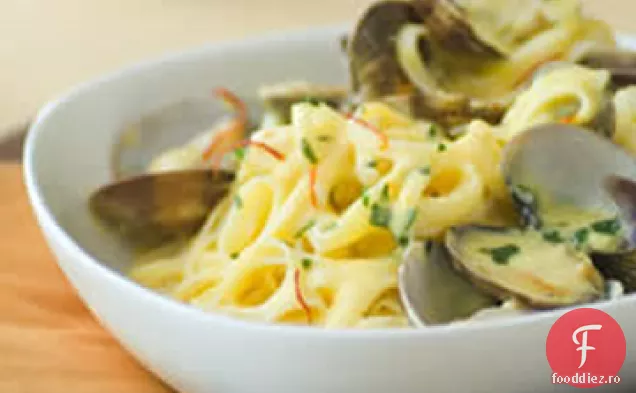 Linguine cu scoici în sos Alfredo de șofran