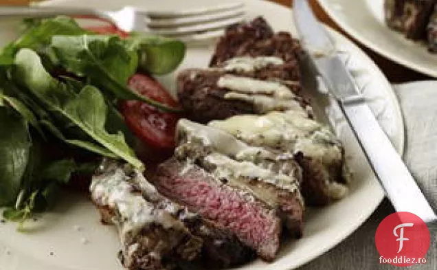 Fripturi De Filet Cu Gorgonzola Și Ierburi Și Usturoi Prăjit