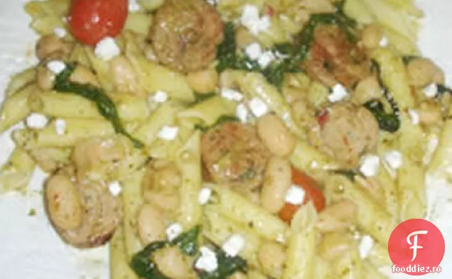 Penne cu cârnați de pui picant, fasole și verdeață