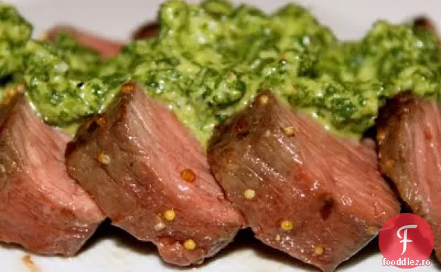 Filet De Vită Sous Vide Cu Sos De Rucola Chimichurri
