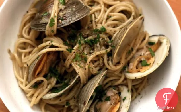 Cina in seara asta: paste alla vongole