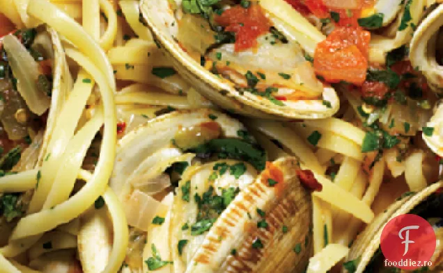 Linguine cu bulion de plante și scoici