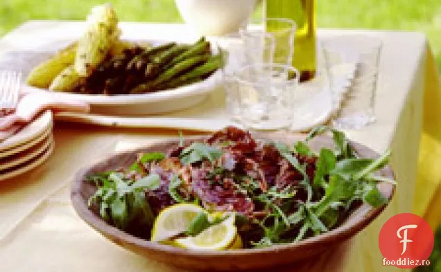 Crab cu coajă moale la grătar, porumb și sparanghel cu pesto de rucola