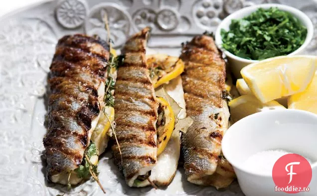 Branzino La Grătar Umplut Cu Lămâie