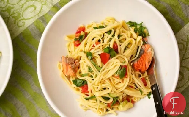 Spaghete De Somon Cu Roșii Prune Și Avocado