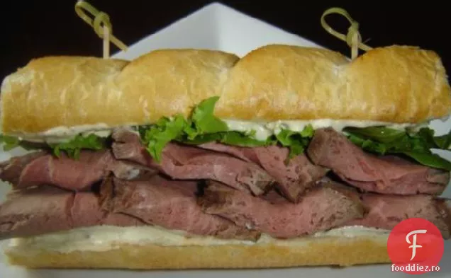 Sandwich cu sos de vită și hrean