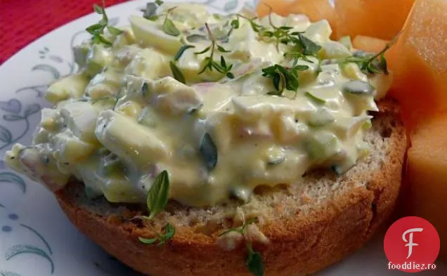 Salată Sănătoasă De Ouă Cu Ierburi Proaspete