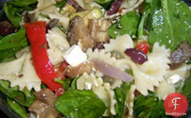 Salată de Paste grecești cu legume prăjite și Feta