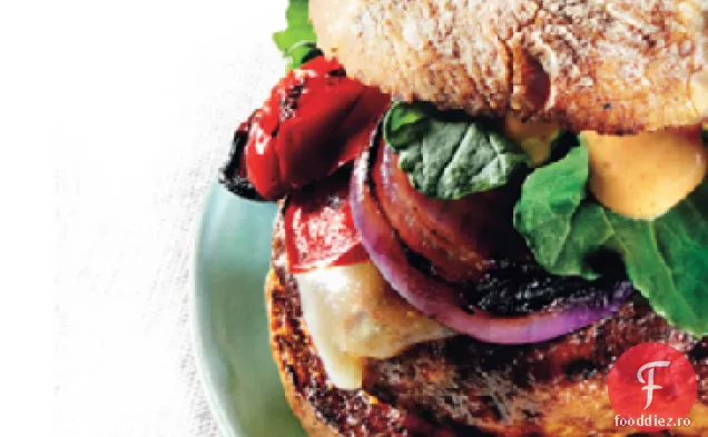 Burgeri de curcan la grătar cu Cheddar și Aioli fumurii