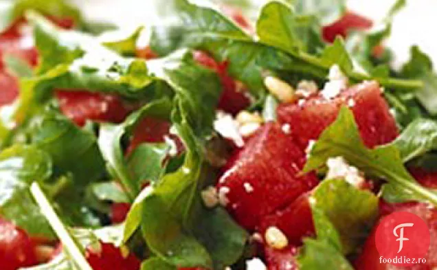 Salată de pepene verde, rucola și nuci de pin