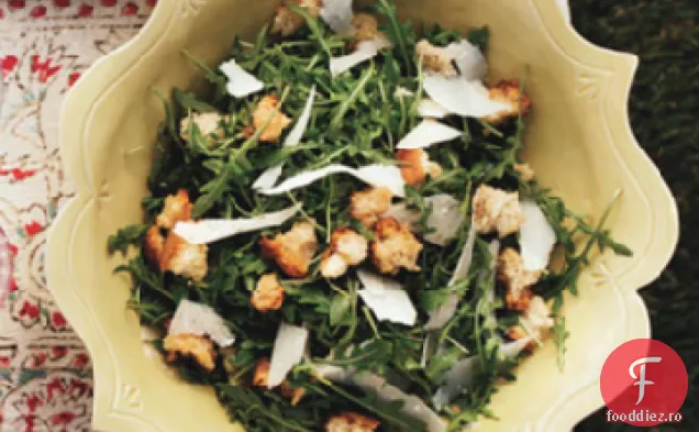 Salată de rucola sălbatică cu crutoane de usturoi, Parmezan ras și lămâie