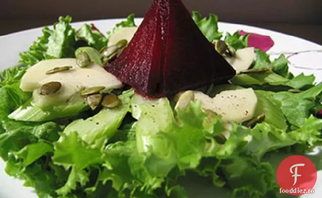 Salată de sfeclă prăjită, fistic și pere