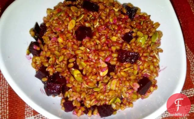 Salată De Sfeclă, Nucă Și Boabe De Grâu Cu Vinaigr De Lime De Coriandru