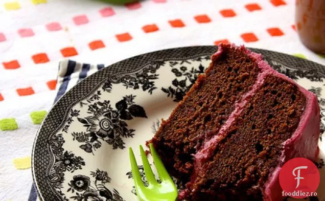 Tort de sfeclă de ciocolată cu glazură de brânză cremă de sfeclă