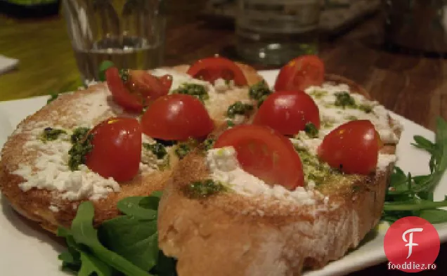 Bruschetta de sfeclă prăjită și brânză de capră