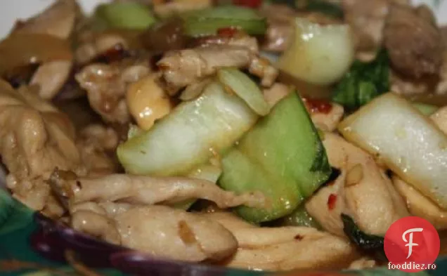 Pui de ghimbir-Susan cu Bok Choy, ceapă și ciuperci