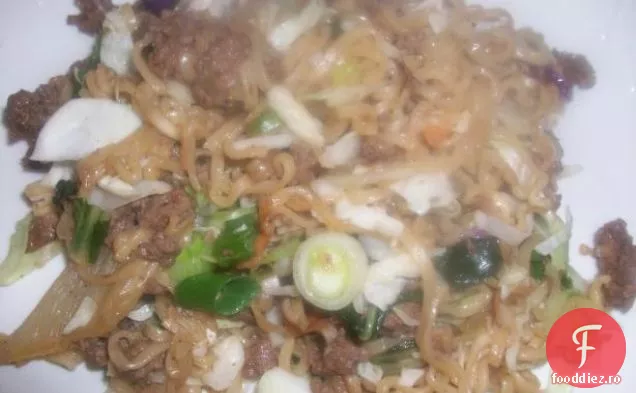 Pui Savuros Cu Tăiței Asiatici
