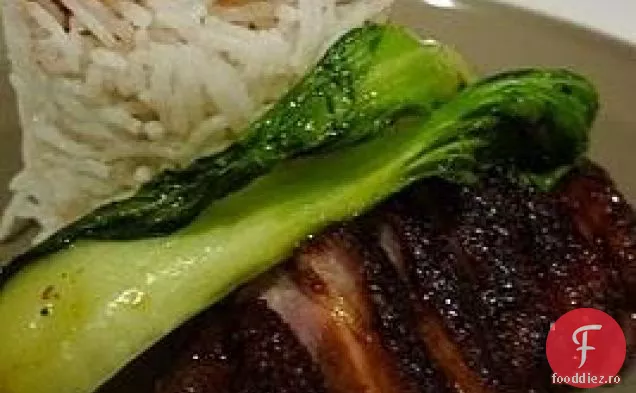Piept de rață prăjit în tigaie cu sos de soia cu miere și Pak Choi