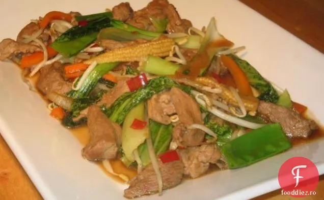 Char Siu porumb de porc și Bok Choy se amestecă Fry