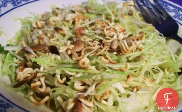 Salata Orientală crocantă a lui Trudi