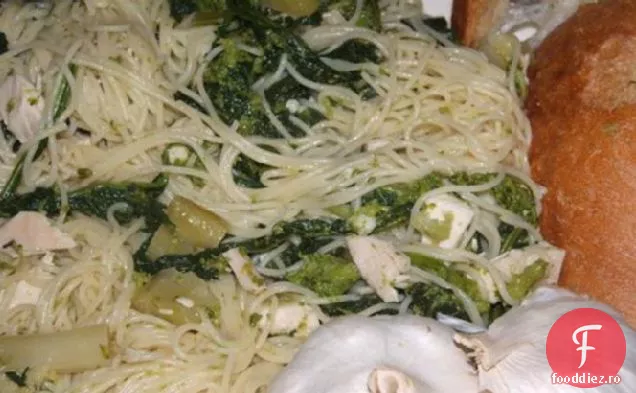 Broccoli rabe și pui Aglio Olio (cu ulei și usturoi)