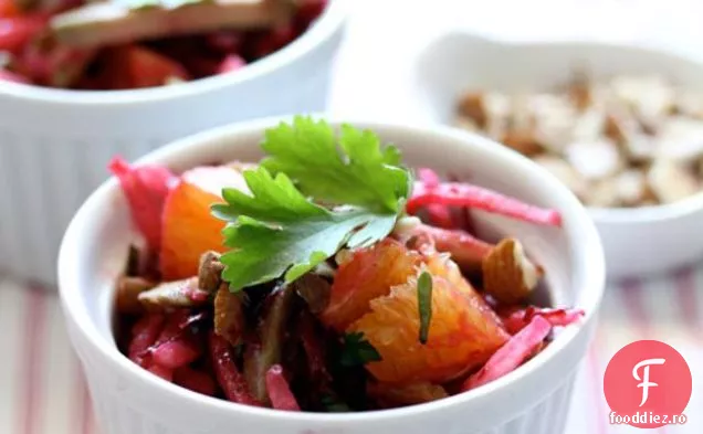 Salată De Sfeclă Crudă Cu Jicama, Avocado Și Portocale