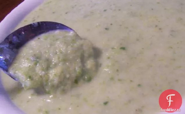 Supă Cremoasă Ușoară De Varză De Bruxelles