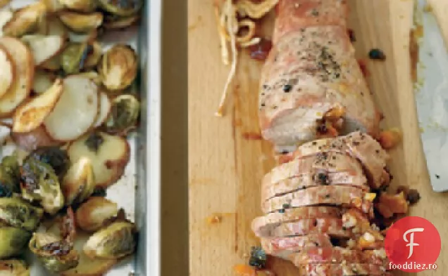 Carne de porc umplută cu caise cu cartofi și varză de Bruxelles