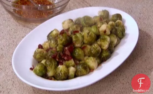 Varză de Bruxelles caramelizată cu afine și slănină