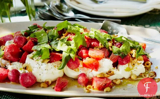 Sfeclă Prăjită Cu Vinaigretă De Alune Și Burrata