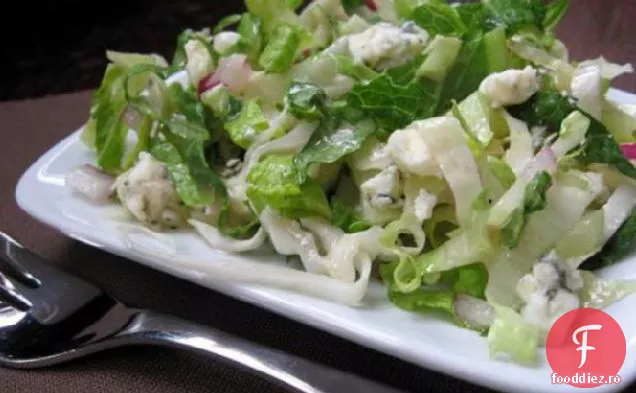 Varză roșie și salată de varză Romaine cu sos de brânză albastră