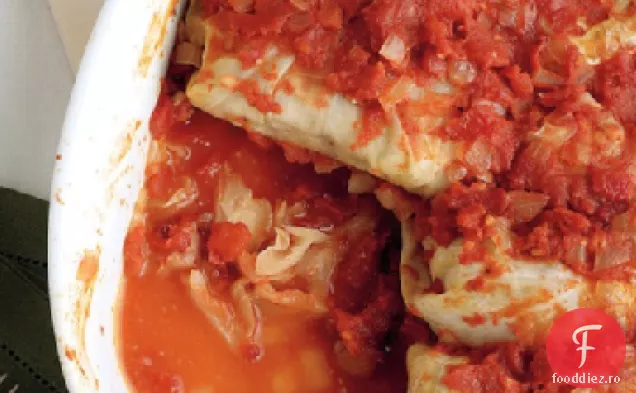 Varză umplută cu carne de vită și orez
