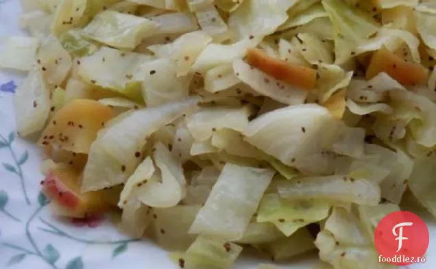 Partea simplă de varză și ciuperci