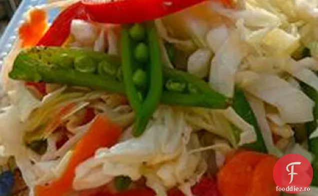 Mazăre de zăpadă și salată de varză Napa