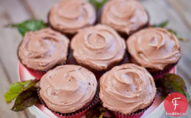 Cupcakes cu sfeclă roșie cu ciocolată neagră