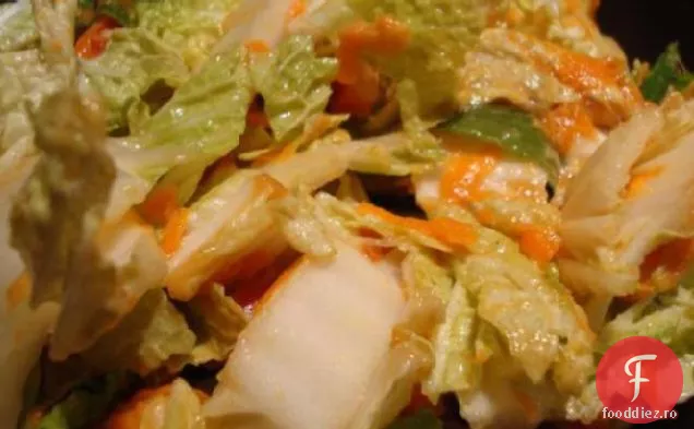 Salată De Varză Cu Sos De Arahide (Vegan)