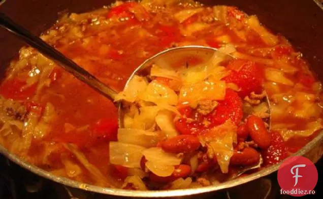 Supă de fasole, carne de vită și varză