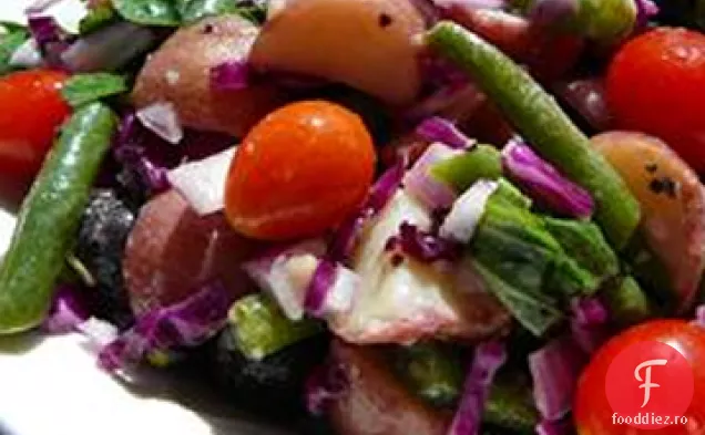 Salată de cartofi vegetarieni pentru o mulțime