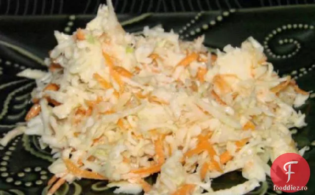 Salată de varză ușoară și delicioasă